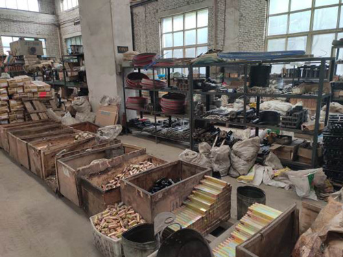 滑塊、電路板、刀架、定位盤、行程開關(guān)、水泵等